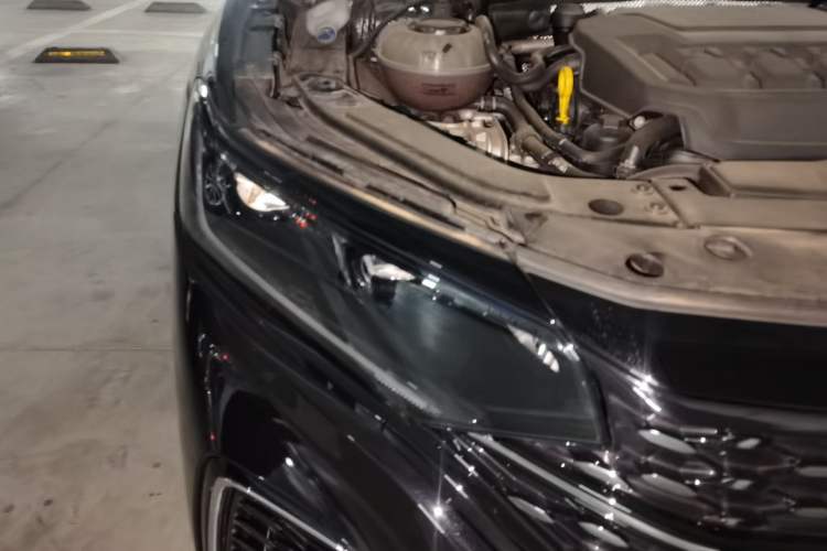 Used Volkswagen Passat 2025 Outstanding Model 330TSI Starry Elite Edition Right Front Headlight