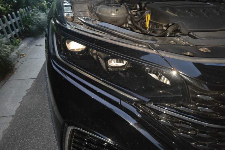Used Volkswagen Passat 2025 Outstanding Model 330TSI Starry Elite Edition Right Front Headlight