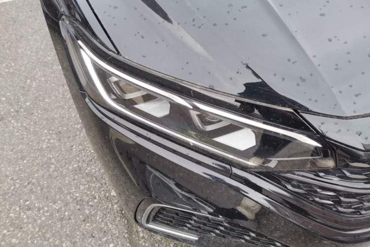 Used Volkswagen Passat 2025 Outstanding Model 380TSI Starry Dragon Glorious Edition Right Front Headlight