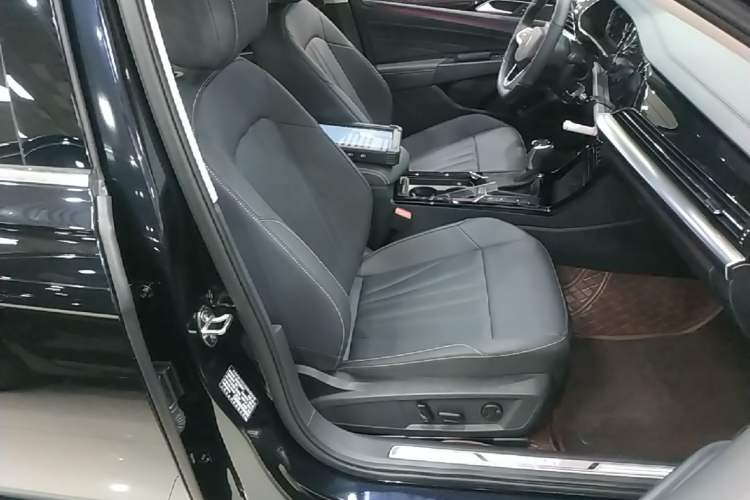 Used Volkswagen Passat 2025 Outstanding Model 380TSI Starry Dragon Glorious Edition Right Front Seat
