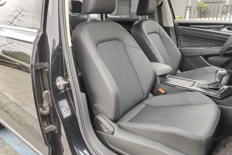 Used Volkswagen Passat 2025 Outstanding Model 280TSI Business Edition Right Front Seat