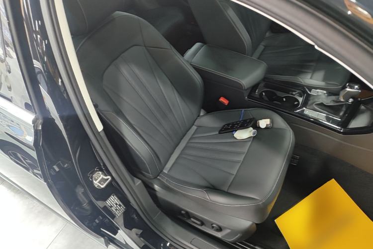 Used Volkswagen Passat 2025 Outstanding Model 380TSI Starry Dragon Edition Right Front Seat