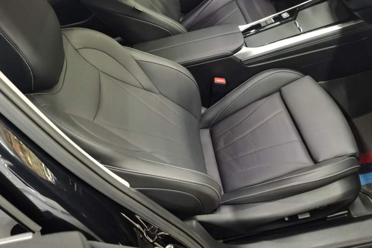 Used Volkswagen Passat 2025 Pro 380TSI Dragon Glory Edition Right Front Seat