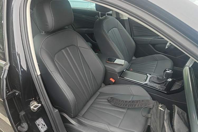 Used Volkswagen Passat 2025 Outstanding Model 380TSI Starry Dragon Glorious Edition Right Front Seat