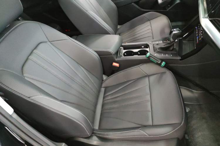 Used Volkswagen Passat 2025 Premium Version 380TSI Dragon Edition Right Front Seat