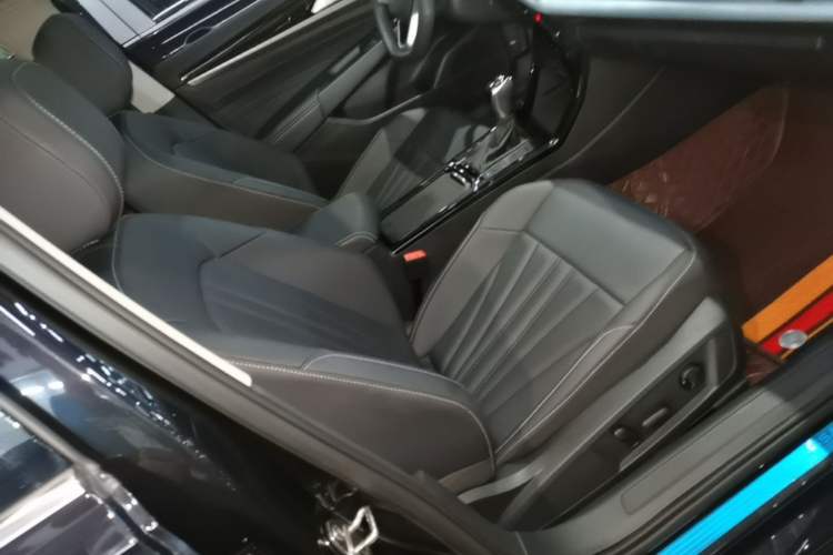 Used Volkswagen Passat 2025 Outstanding Model 330TSI Starry Elite Edition Right Front Seat