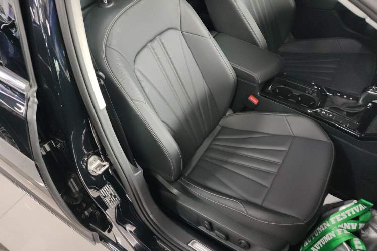 Used Volkswagen Passat 2025 Outstanding Model 380TSI Starry Dragon Glorious Edition Right Front Seat