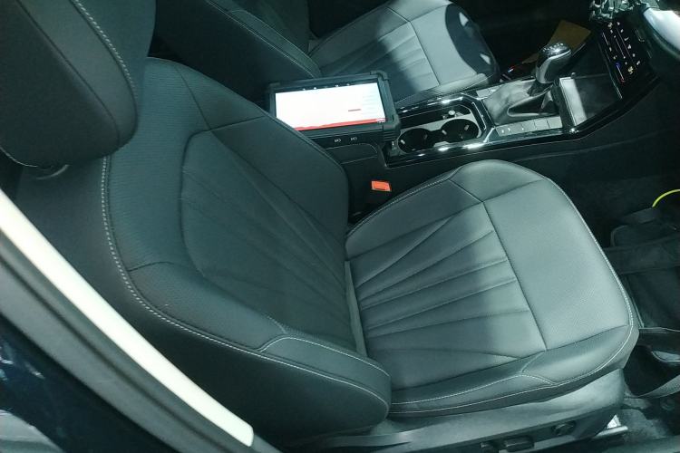 Used Volkswagen Passat 2025 Premium Version 380TSI Dragon Edition Right Front Seat