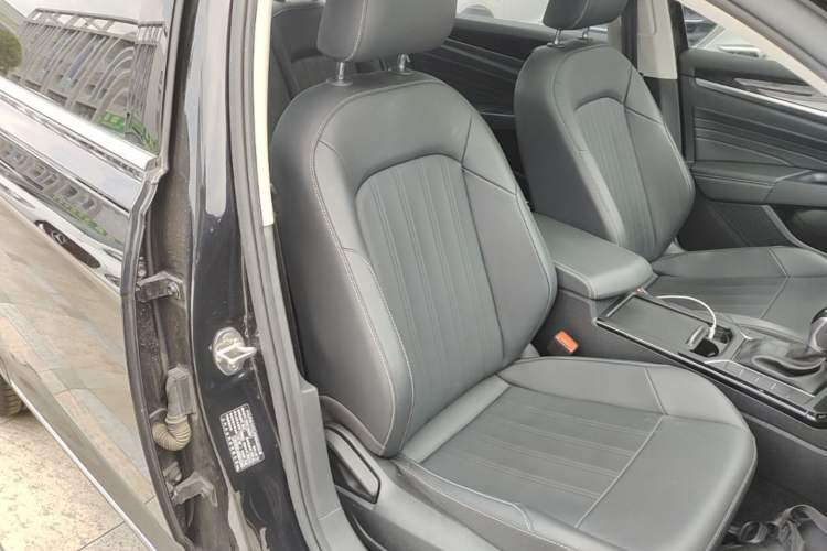 Used Volkswagen Passat 2025 Outstanding Model 280TSI Business Edition Right Front Seat