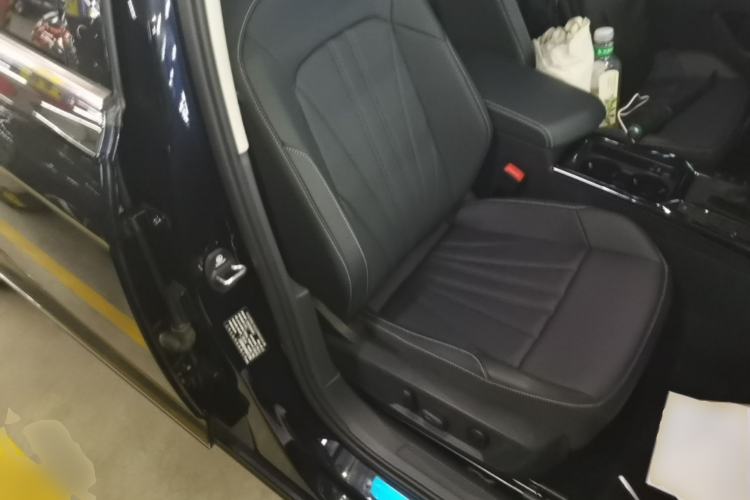 Used Volkswagen Passat 2025 Premium Version 380TSI Dragon Edition Right Front Seat