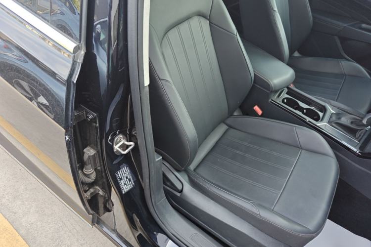 Used Volkswagen Passat 2025 Outstanding Model 280TSI Business Edition Right Front Seat
