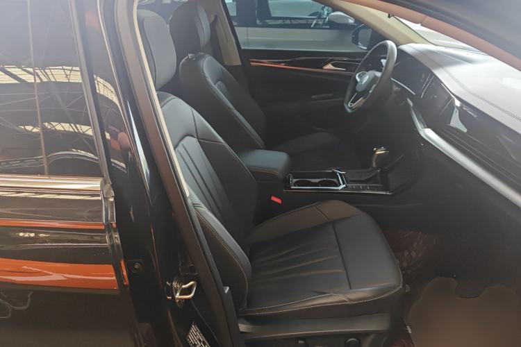 Used Volkswagen Passat 2025 Premium Version 380TSI Dragon Edition Right Front Seat