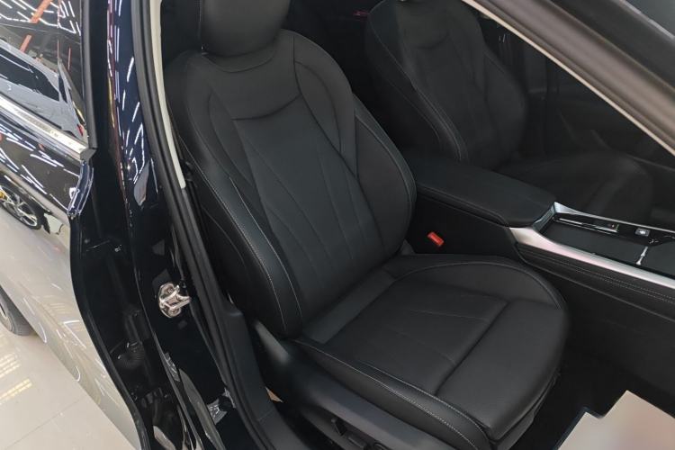 Used Volkswagen Passat 2025 Pro 380TSI Dragon Glory Edition Right Front Seat