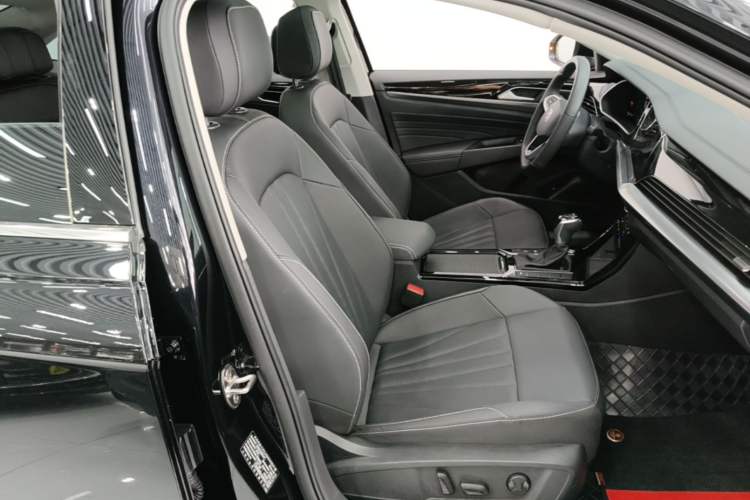 Used Volkswagen Passat 2025 Outstanding Model 330TSI Starry Elite Edition Right Front Seat