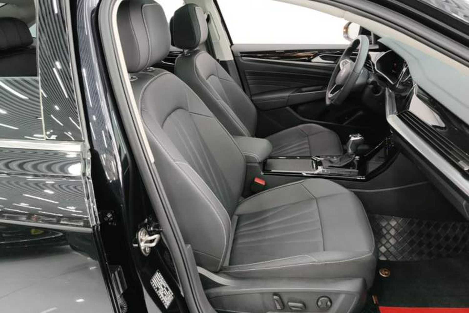 Used Volkswagen Passat 2025 Outstanding Model 330TSI Starry Elite Edition Right Front Seat
