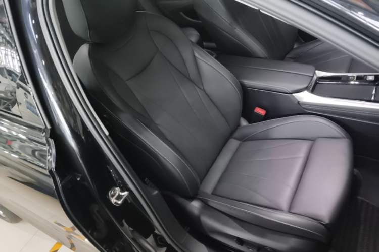 Used Volkswagen Passat 2025 Pro 380TSI Starry Dragon Edition Right Front Seat