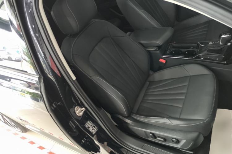 Used Volkswagen Passat 2025 Premium Version 380TSI Dragon Edition Right Front Seat
