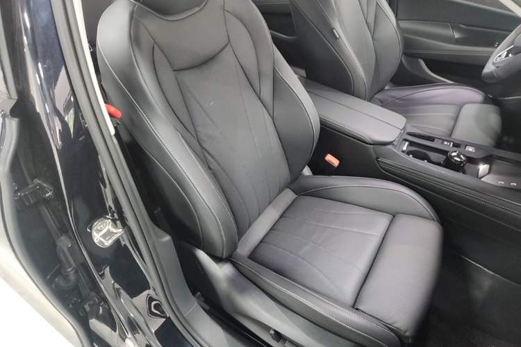 Used Volkswagen Passat 2025 Pro 300TSI Dragon Glory Edition Right Front Seat