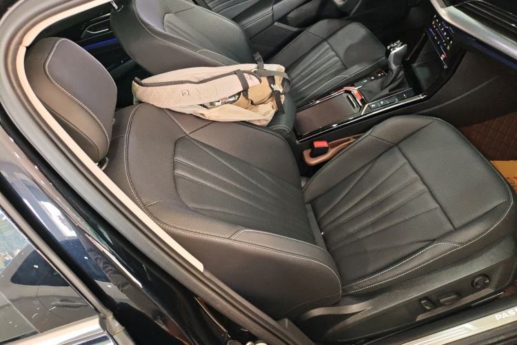 Used Volkswagen Passat 2025 Outstanding Model 380TSI Starry Dragon Glorious Edition Right Front Seat