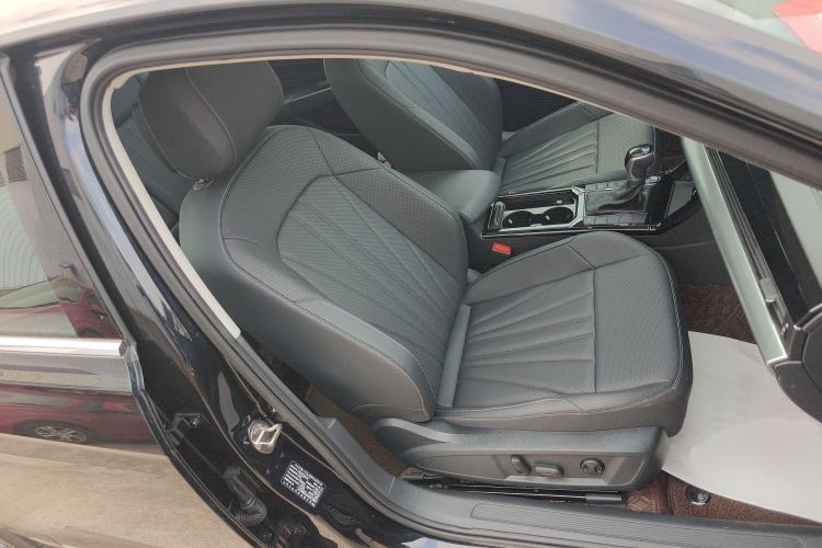 Used Volkswagen Passat 2025 Outstanding Model 330TSI Starry Elite Edition Right Front Seat
