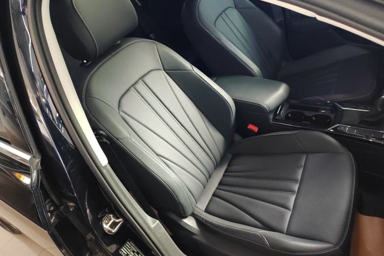 Used Volkswagen Passat 2025 Premium Version 380TSI Dragon Edition Right Front Seat