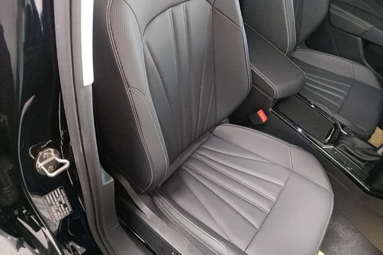Used Volkswagen Passat 2025 Premium Version 380TSI Dragon Edition Right Front Seat