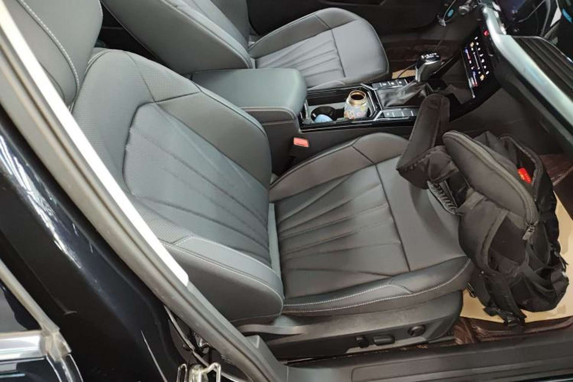 Used Volkswagen Passat 2025 Outstanding Model 330TSI Starry Elite Edition Right Front Seat