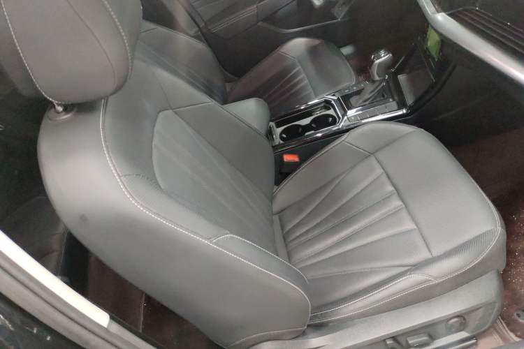 Used Volkswagen Passat 2025 Premium Version 380TSI Dragon Edition Right Front Seat