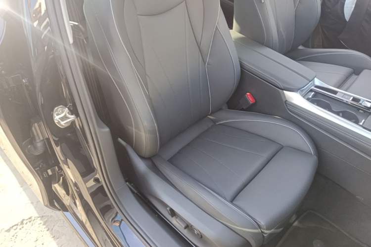 Used Volkswagen Passat 2025 Pro 380TSI Dragon Edition Right Front Seat