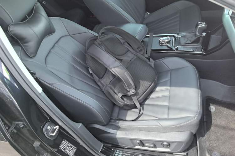 Used Volkswagen Passat 2025 Premium Version 380TSI Dragon Edition Right Front Seat