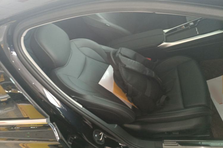 Used Volkswagen Passat 2025 Pro 380TSI Dragon Glory Edition Right Front Seat