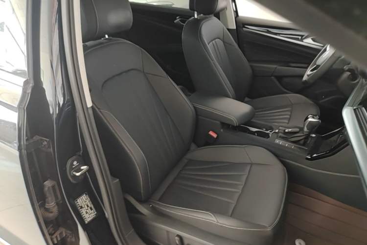 Used Volkswagen Passat 2025 Premium Version 380TSI Dragon Edition Right Front Seat