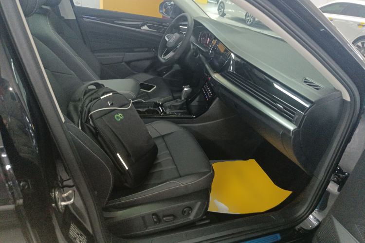 Used Volkswagen Passat 2025 Outstanding Model 380TSI Starry Dragon Edition Right Front Seat