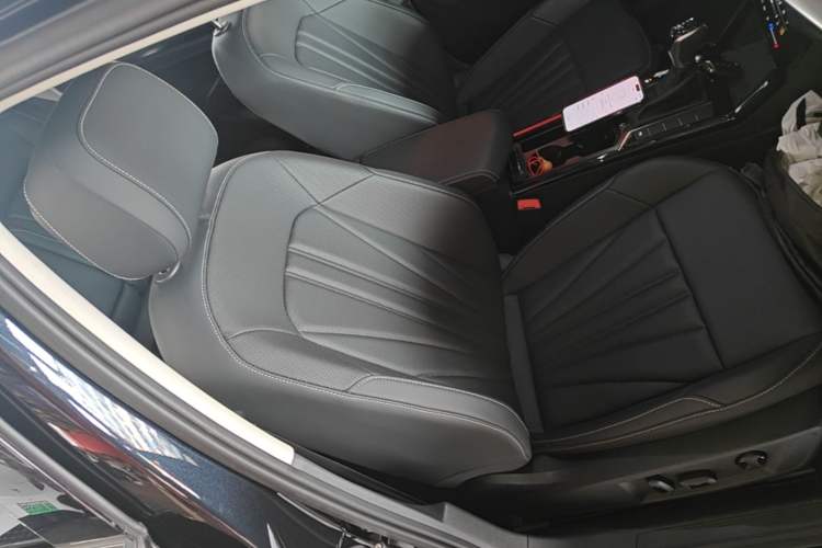 Used Volkswagen Passat 2025 Premium Version 380TSI Dragon Edition Right Front Seat