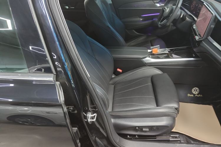 Used Volkswagen Passat 2025 Pro 380TSI Dragon Glory Edition Right Front Seat