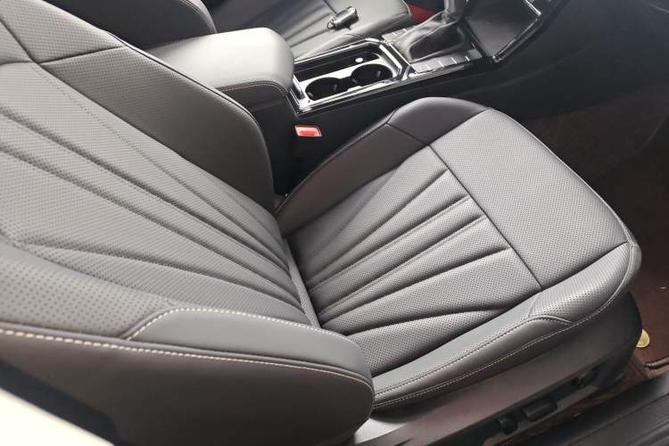 Used Volkswagen Passat 2025 Premium Version 380TSI Dragon Edition Right Front Seat
