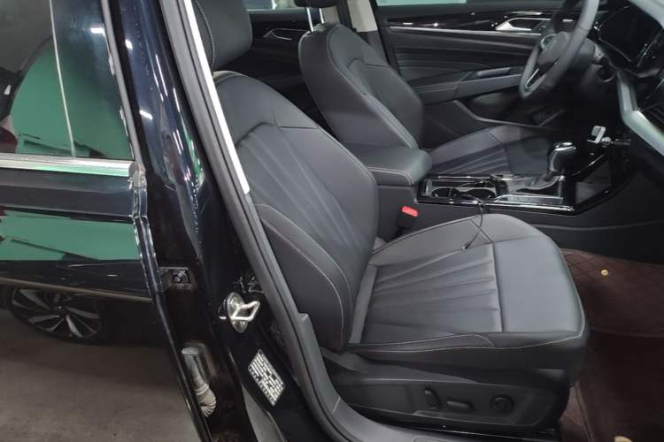 Used Volkswagen Passat 2025 Outstanding Model 330TSI Starry Elite Edition Right Front Seat