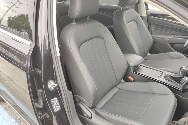 Used Volkswagen Passat 2025 Outstanding Model 280TSI Business Edition Right Front Seat