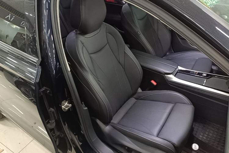 Used Volkswagen Passat 2025 Pro 380TSI Starry Dragon Edition Right Front Seat