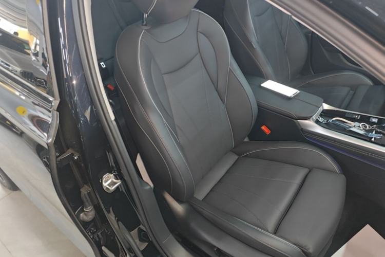 Used Volkswagen Passat 2025 Pro 380TSI Starry Dragon Edition Right Front Seat