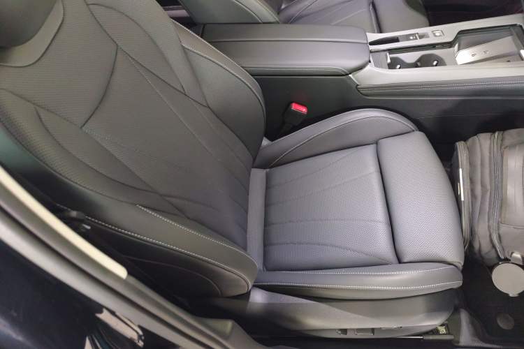 Used Volkswagen Passat 2025 Pro 380TSI Dragon Glory Edition Right Front Seat