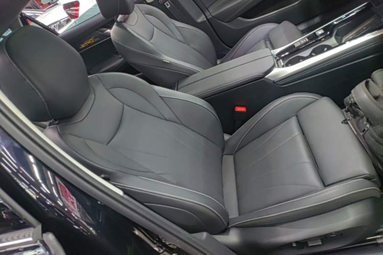 Used Volkswagen Passat 2025 Pro 380TSI Dragon Glory Edition Right Front Seat