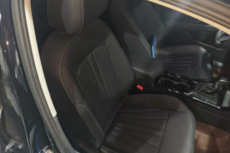 Used Volkswagen Passat 2025 Premium Version 380TSI Dragon Edition Right Front Seat