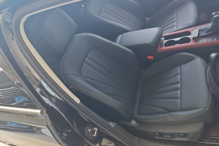 Used Volkswagen Passat 2025 Outstanding Model 330TSI Starry Elite Edition Right Front Seat
