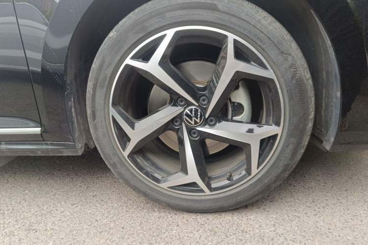 Used Volkswagen Passat 2025 Outstanding Model 330TSI Starry Elite Edition Right Front Wheel Hub