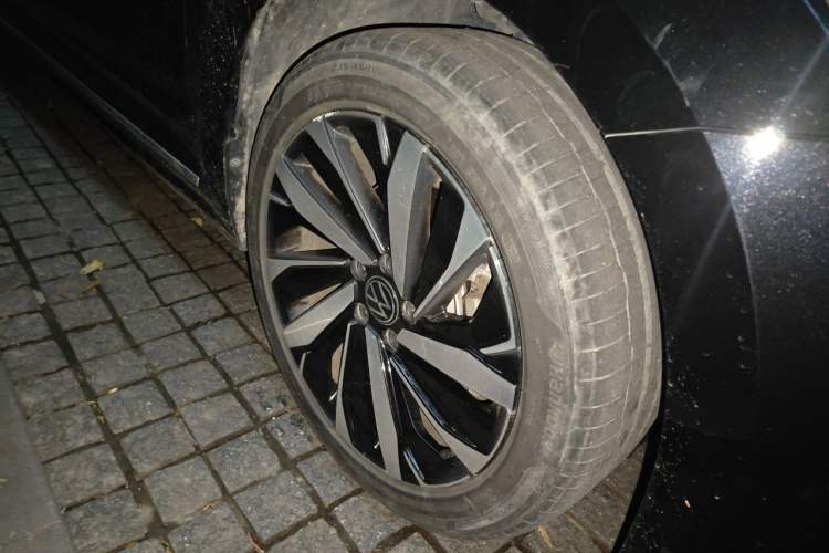 Used Volkswagen Passat 2025 Outstanding Model 330TSI Elite Edition Right Front Wheel Hub
