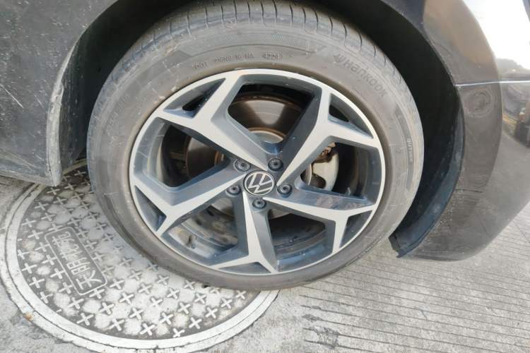 Used Volkswagen Passat 2025 Outstanding Model 380TSI Starry Dragon Edition Right Front Wheel Hub