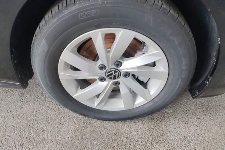 Used Volkswagen Passat 2025 Outstanding Model 280TSI Business Edition Right Front Wheel Hub