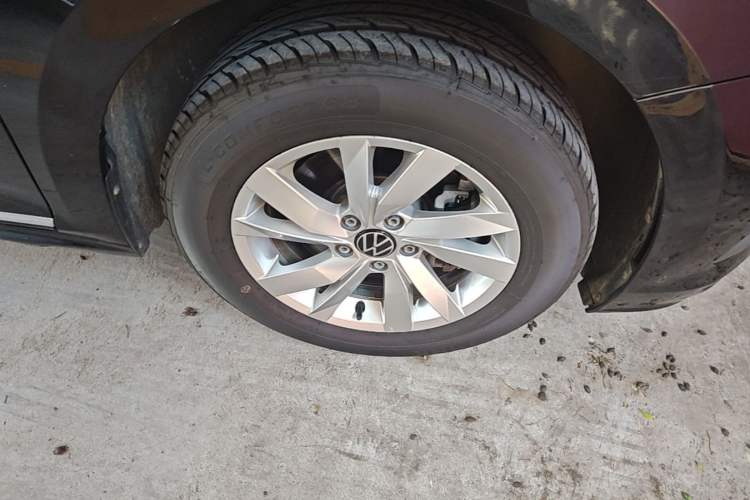 Used Volkswagen Passat 2025 Outstanding Model 280TSI Business Edition Right Front Wheel Hub