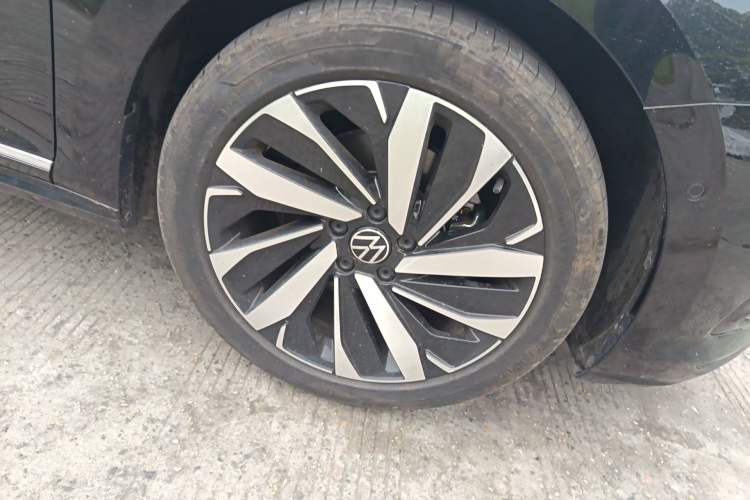 Used Volkswagen Passat 2025 Outstanding Model 380TSI Dragon Glory Edition Right Front Wheel Hub